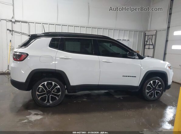 3C4NJDCB4NT158147 2022 JEEP COMPASS Белый Вид задней части салона