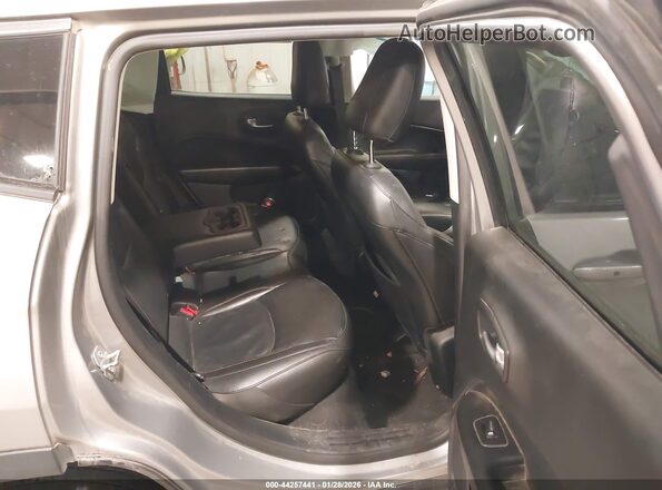3C4NJDCB8MT590920 2021 JEEP COMPASS Silver Vista de la etiqueta del VIN