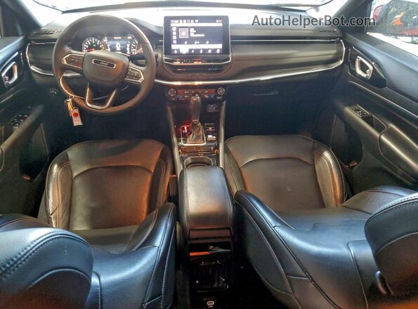 3C4NJDCN2PT557071 2023 JEEP COMPASS Red Widok deski rozdzielczej