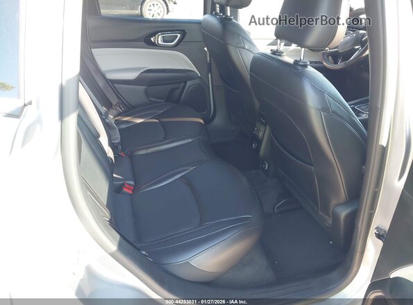 3C4NJDCN4PT542748 2023 JEEP COMPASS Silver Вид наклейки з VIN-кодом