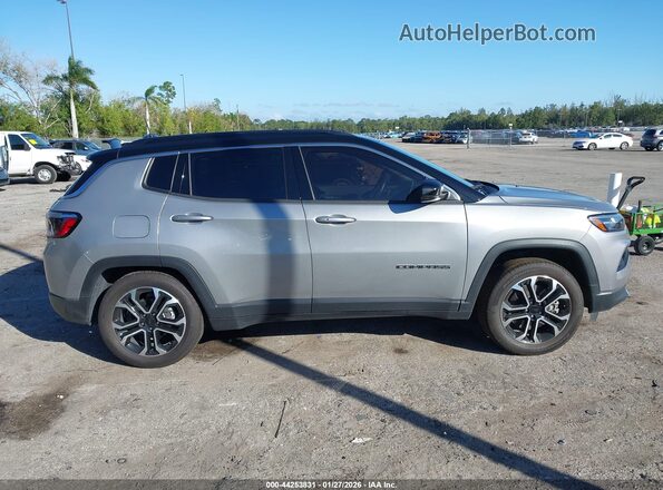 3C4NJDCN4PT542748 2023 JEEP COMPASS Silver Вид задньої частини салону