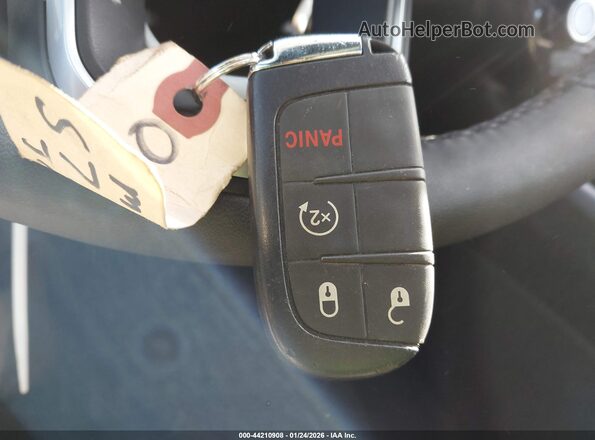 3C4NJDCN4RT166975 2024 JEEP COMPASS Белый Вид панели приборов