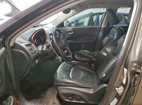 3C4NJDDB0HT597574 2017 JEEP COMPASS Зеленый Вид салона спереди