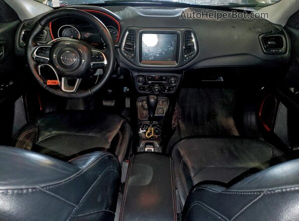 3C4NJDDB0HT597574 2017 JEEP COMPASS Зеленый Вид панели приборов