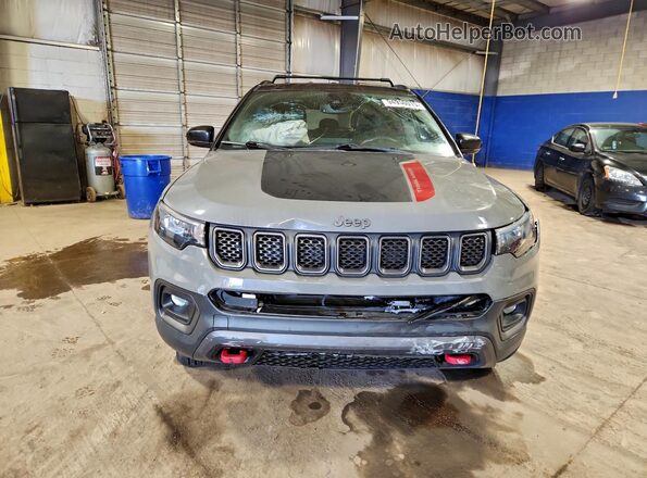 3C4NJDDN5PT523883 2023 JEEP COMPASS Gray Widok z przodu