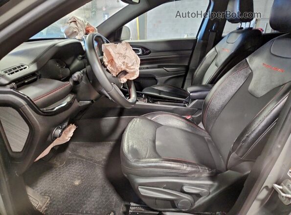 3C4NJDDN5PT523883 2023 JEEP COMPASS Gray Widok wnętrza z przodu