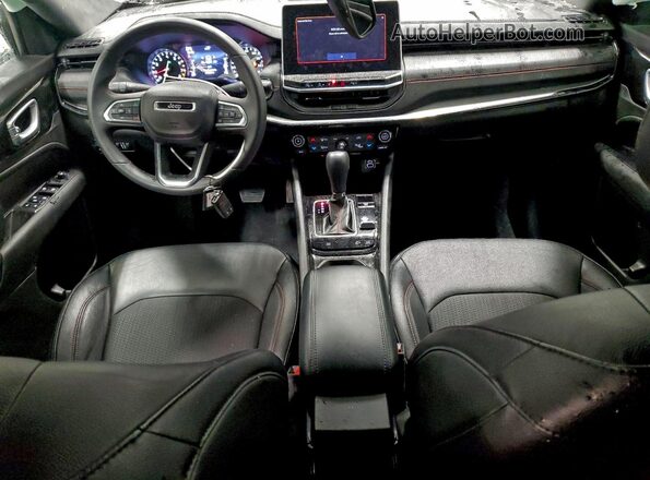 3C4NJDDN5RT144661 2024 JEEP COMPASS Белый Вид панели приборов