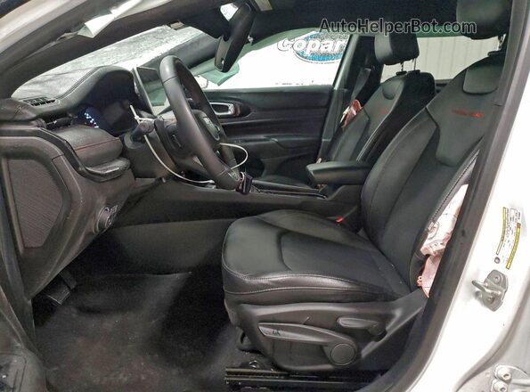 3C4NJDDN5RT144661 2024 JEEP COMPASS Белый Вид салона спереди