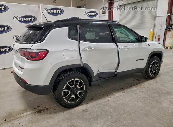 3C4NJDDN5RT144661 2024 JEEP COMPASS Белый Задняя правая четверть
