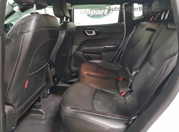 3C4NJDDN5RT144661 2024 JEEP COMPASS Белый Вид задней части салона