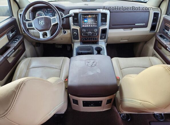 3C63R3JL2GG242508 2016 RAM 3500 Красный Вид панели приборов