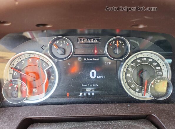 3C63R3JL2GG242508 2016 RAM 3500 Красный Вид щитка приборов