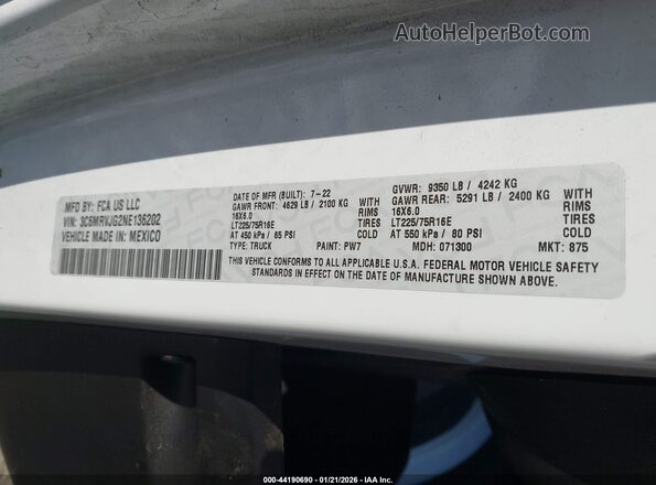 3C6MRVJG2NE136202 2022 RAM PROMASTER 3500 Белый Вид подкапотного пространства