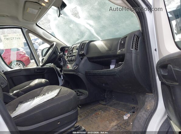 3C6TRVCG3JE111960 2018 RAM PROMASTER 2500 Белый Вид салона спереди