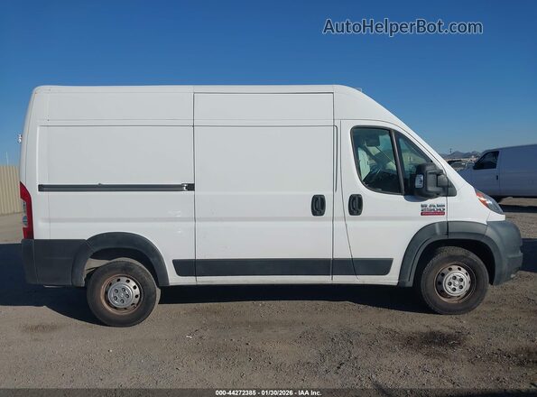 3C6TRVCG3KE530876 2019 RAM PROMASTER 2500 Белый Вид задней части салона
