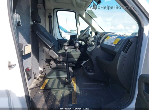 3C6TRVDG2GE128093 2016 RAM PROMASTER 2500 Белый Вид салона спереди
