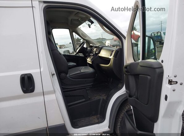 3C6TRVDG9HE546751 2017 RAM PROMASTER 2500 Белый Вид салона спереди