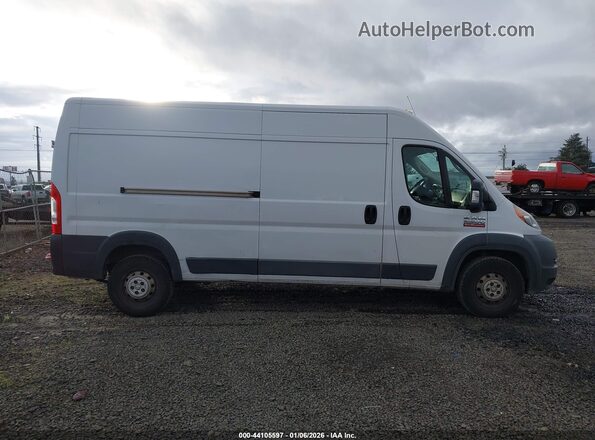3C6TRVDG9HE546751 2017 RAM PROMASTER 2500 Белый Вид задней части салона