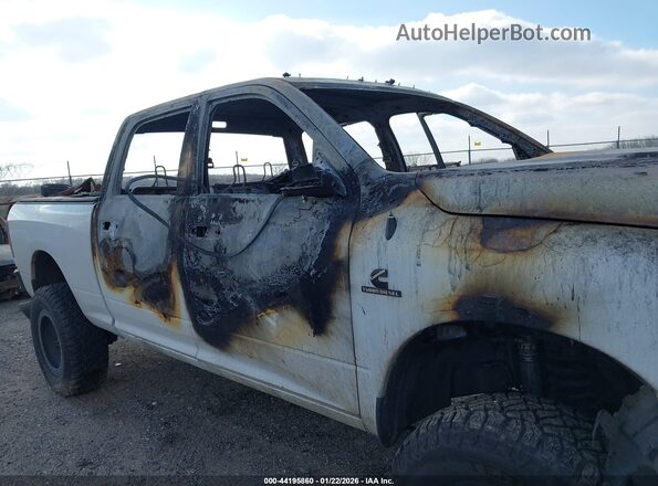 3C6UR5CL1HG663392 2017 RAM 2500 Белый Вид панели приборов
