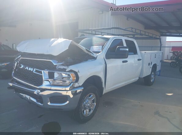 3C6UR5HJ2PG615552 2023 RAM 2500 Белый Передняя левая четверть