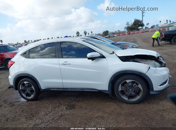 3CZRU5H74JM700994 2018 HONDA HR-V Белый Вид задней части салона