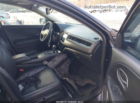 3CZRU6H75HM715293 2017 HONDA HR-V Черный Вид салона спереди