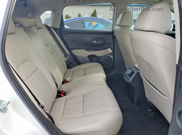 3CZRZ2H79PM736575 2023 HONDA HR-V White Rear interior view