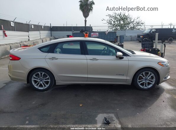 3FA6P0LU2HR230516 2017 FORD FUSION HYBRID Бежевый Вид задней части салона