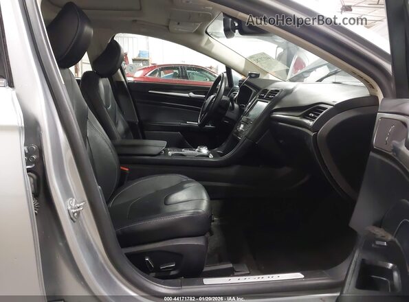 3FA6P0RU9LR139775 2020 FORD FUSION HYBRID Серебряный Вид салона спереди