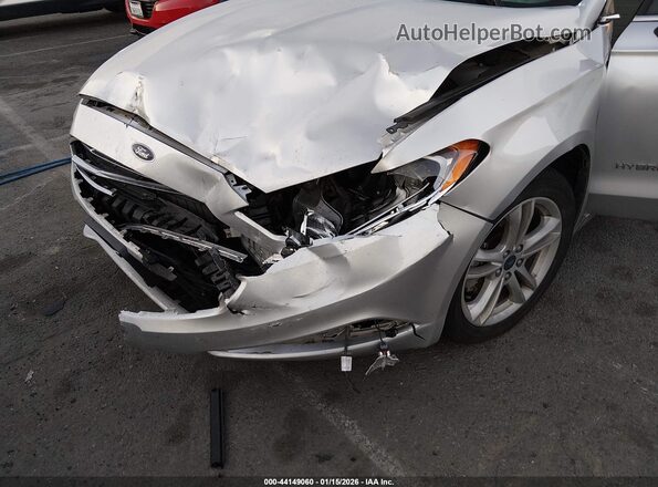 3FA6P0UU2JR279025 2018 FORD FUSION HYBRID Silver Widok z przodu