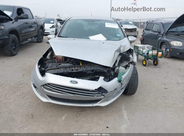 3FADP4AJ0KM102836 2019 FORD FIESTA Серебряный Вид панели приборов