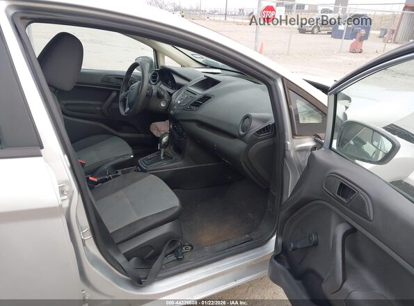 3FADP4AJ0KM102836 2019 FORD FIESTA Серебряный Вид салона спереди