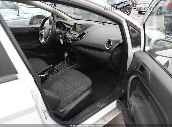 3FADP4EJ3KM144167 2019 FORD FIESTA Белый Вид салона спереди