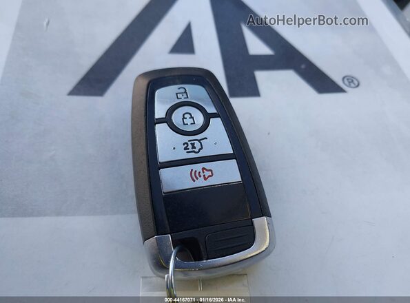 3FMTK1R42RMA02860 2024 FORD MUSTANG MACH-E Белый Вид панели приборов