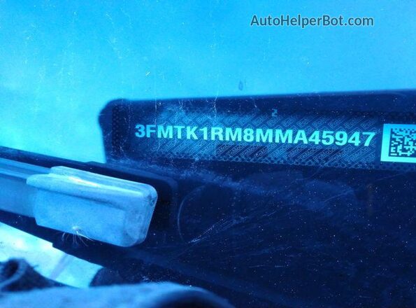 3FMTK1RM8MMA45947 2021 FORD MUSTANG MACH-E  Widok wnętrza z tyłu