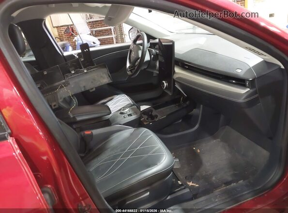 3FMTK1SS7MMA34463 2021 FORD MUSTANG MACH-E Красный Вид салона спереди