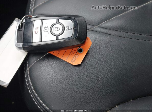3FMTK1SS7MMA34656 2021 FORD MUSTANG MACH-E Черный Вид панели приборов