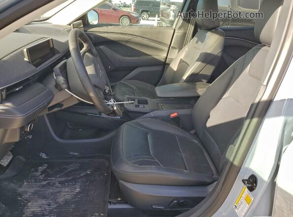 3FMTK3R74SMA20336 2025 FORD MUSTANG MACH-E PREMI Gray Widok wnętrza z przodu