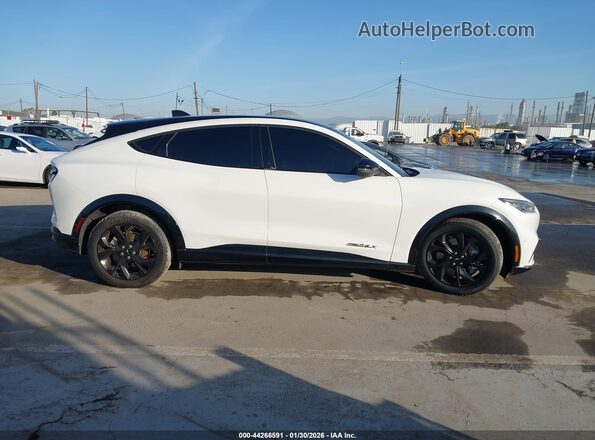 3FMTK3R79PMA54683 2023 FORD MUSTANG MACH-E PREMI Белый Вид задней части салона