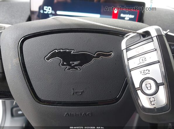3FMTK3R79SMA13477 2025 FORD MUSTANG MACH-E PREMI Белый Вид панели приборов
