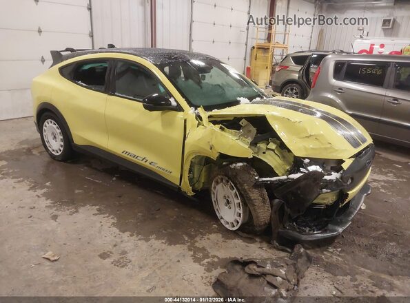 3FMTK4SX5RMA17813 2024 FORD MUSTANG MACH-E Yellow Przód prawy