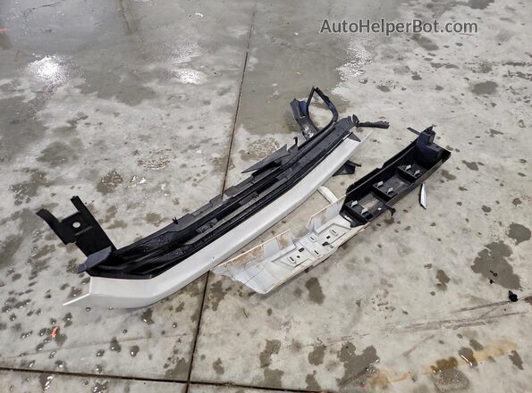 3GCUKREC4JG292431 2018 CHEVROLET SILVERADO Белый Вид подкапотного пространства