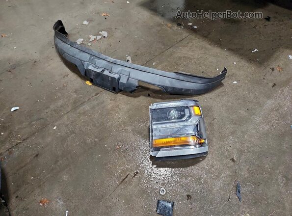 3GCUKREC9JG643592 2018 CHEVROLET SILVERADO Серебряный Вид подкапотного пространства