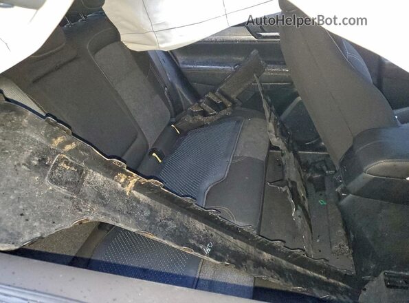 3GKALUEG0SL315593 2025 GMC TERRAIN Silver Widok wnętrza z tyłu