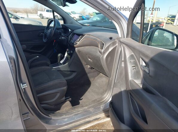 3GNCJKSB9LL192604 2020 CHEVROLET TRAX Gray Widok wnętrza z przodu