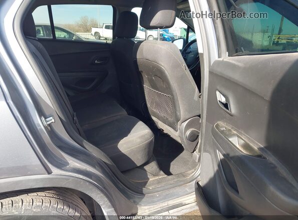 3GNCJKSB9LL192604 2020 CHEVROLET TRAX Gray Widok naklejki z numerem VIN