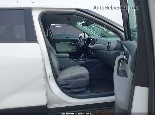 3GNKBCRS8KS696845 2019 CHEVROLET BLAZER Белый Вид салона спереди