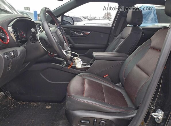 3GNKBERS2MS564470 2021 CHEVROLET BLAZER Черный Вид салона спереди