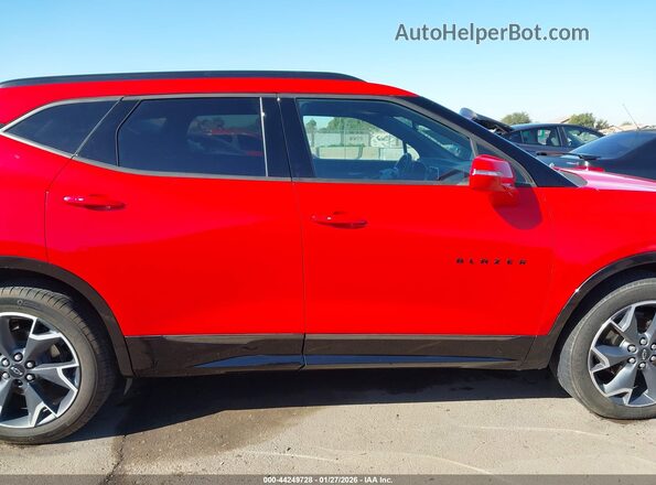 3GNKBJRS6KS689820 2019 CHEVROLET BLAZER Красный Вид задней части салона