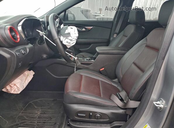 3GNKBKRS1PS213908 2023 CHEVROLET BLAZER Серебряный Вид салона спереди